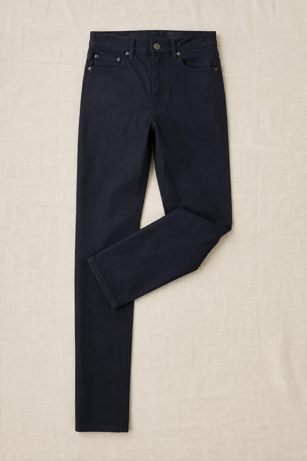 Slim Rinse, laid flat on linen