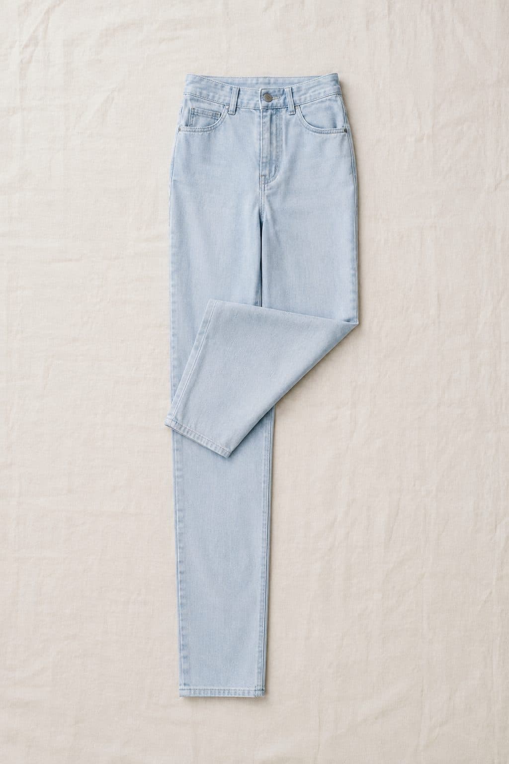 Slim Light Stretch, laid flat on linen