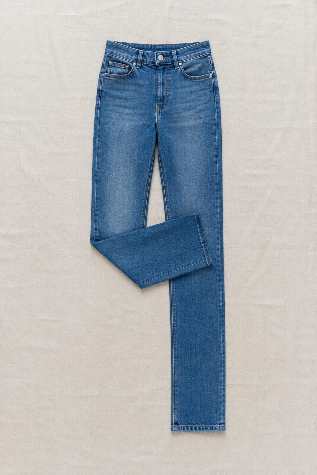 Skinny Stretch 3%, laid flat on linen