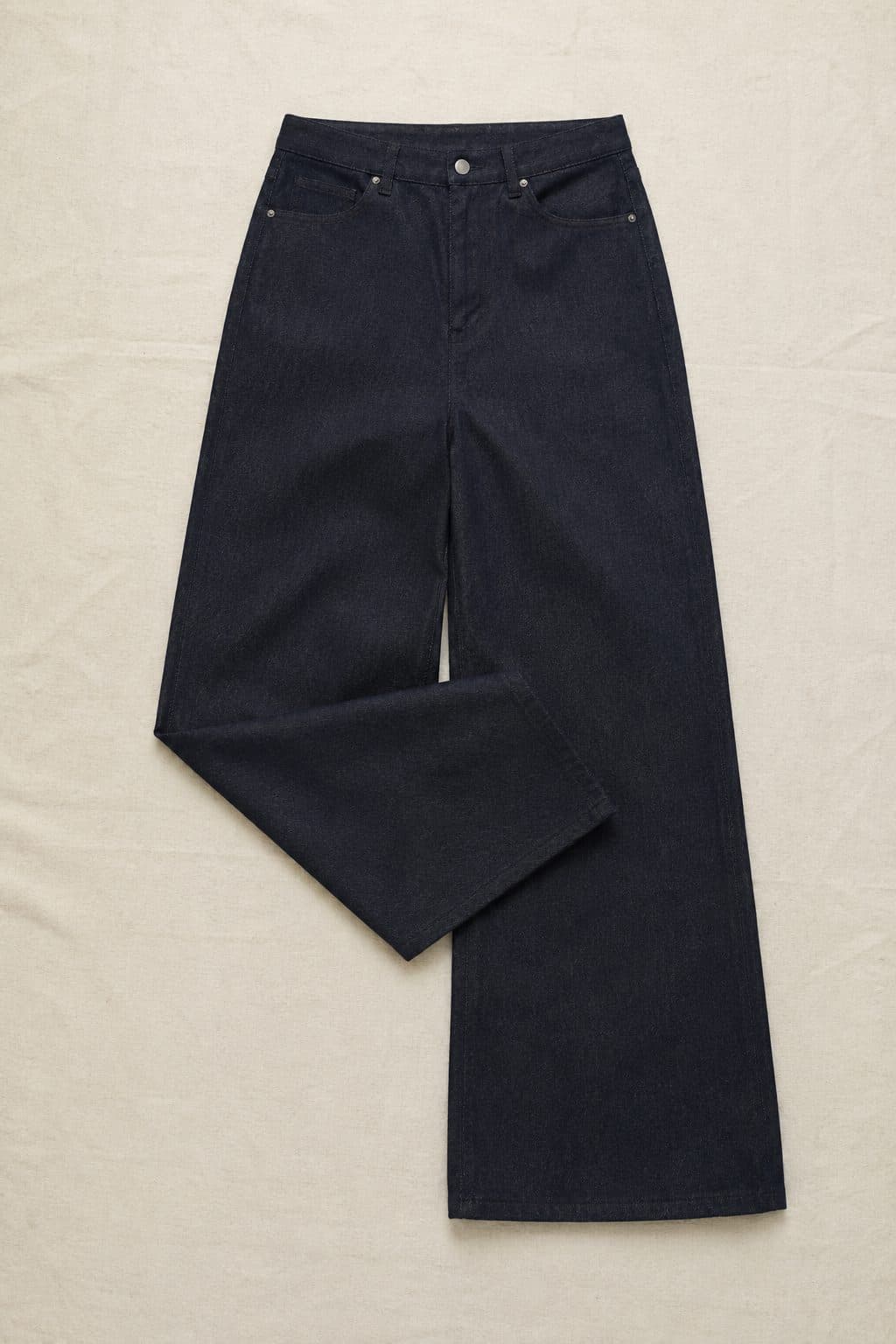 Wide Heavy 15oz, laid flat on linen